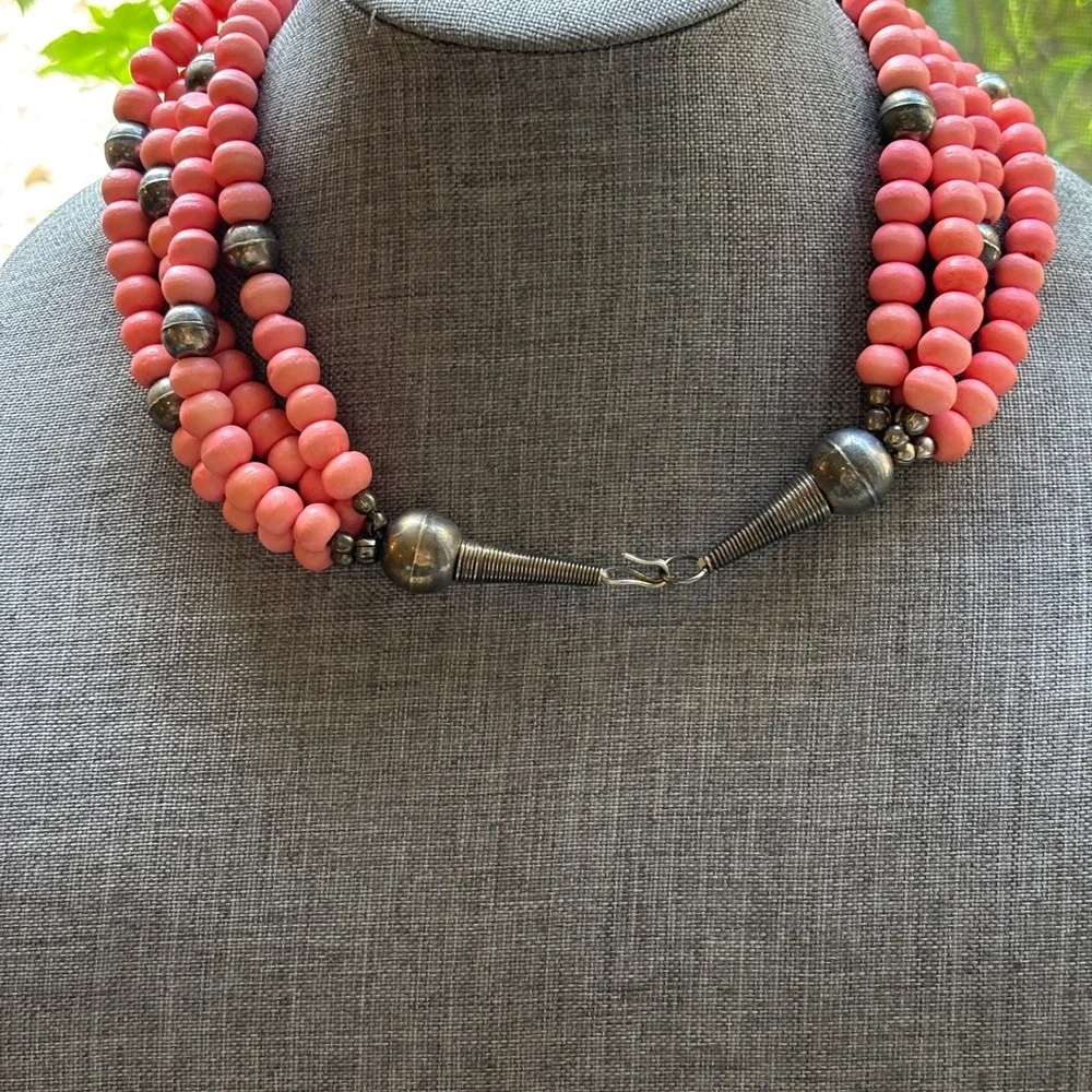 Saint Tropez NWT Vintage Pink and Silver Chunky Bead Necklace & Earrings Set - Picture 3 of 4